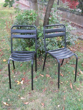 Anciennes chaises noires industrielles TOLIX T2