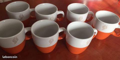 7 tasses à café bicolores neuves