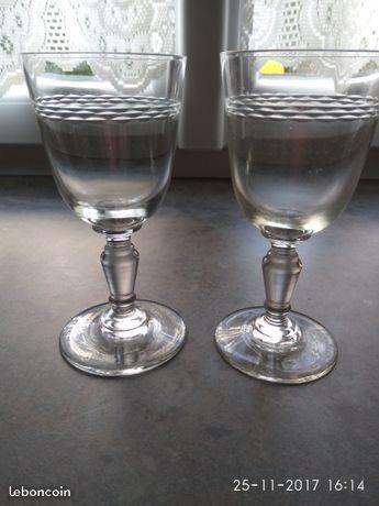 2 verres anciens en verre taillé