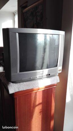 Téléviseur ancien modèle 51 cm