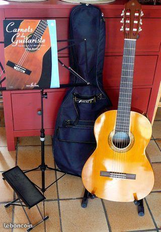 Guitare classique Yamaha C40 et accessoires