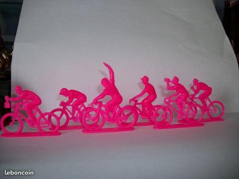 Cyclistes miniatures. tour de france. vélos.jouets
