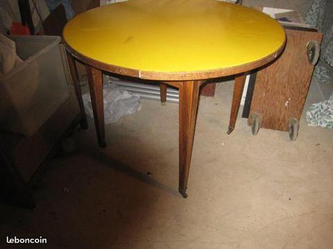 Très vieille table ronde