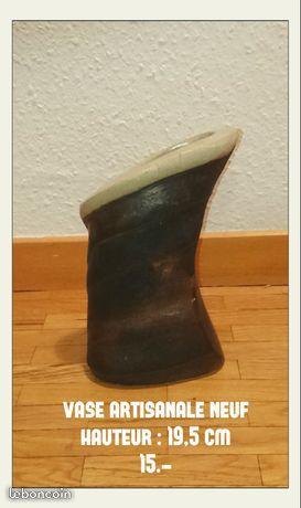 Vase en céramique artisanale, neuf, brun
