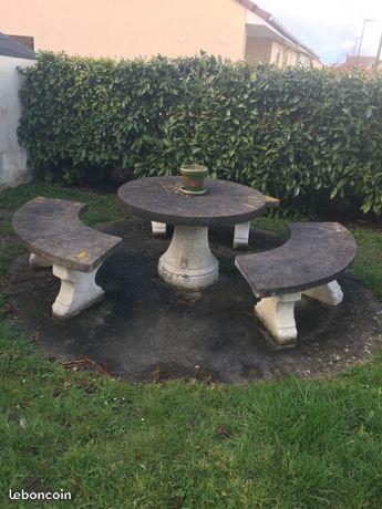 Table de jardin en pierre