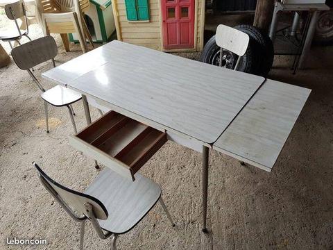 table formica + 3 chaises