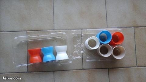 Coquetiers couleur en plastique