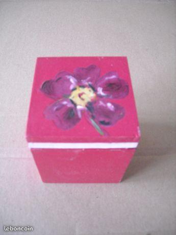Boîte en bois décor fleur