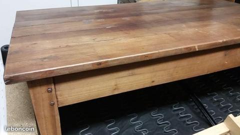 Table basse en bois ciré