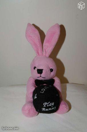 Peluche porte clefs lapin rose playboy 20 cm