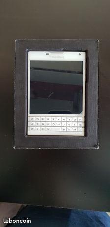 Blackberry Passeport blanc 32go