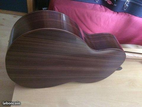 Guitare artisanale de luthier 