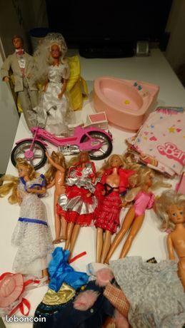 Lot de Barbie et matériel Barbie