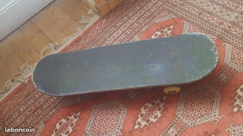 Skateboard noir de 56 cm