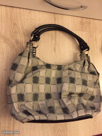 Sac à main gris à carreaux