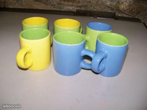 6 tasses en couleurs