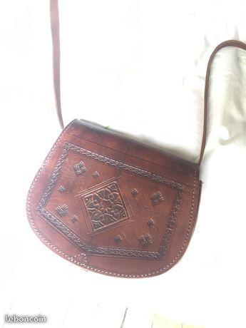 Petit sac oriental en bandoulière en cuir
