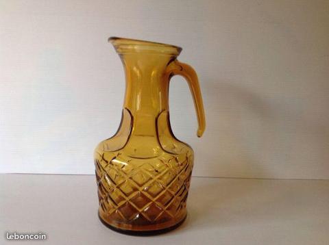 Pichet en verre jaune
