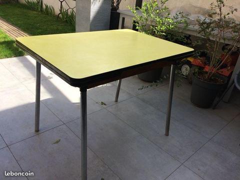 Superbe table en Formica