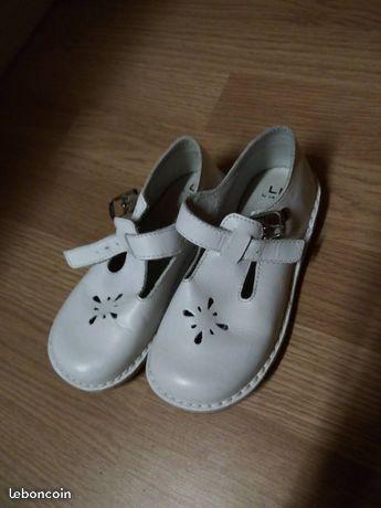 chaussures blanches cuir état neuf p27