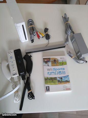Console Wii + 5 Jeux + Micro + 4 manettes