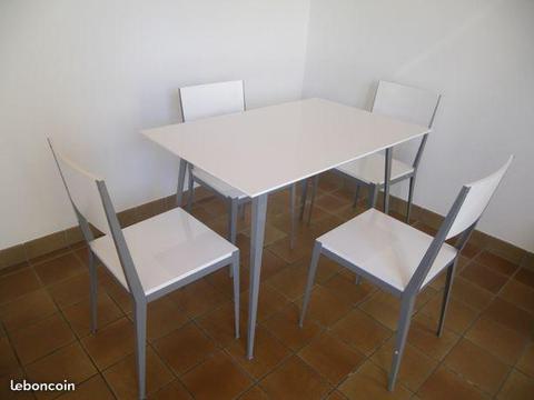 Urgent ensemble table + 4 chaises état neuf