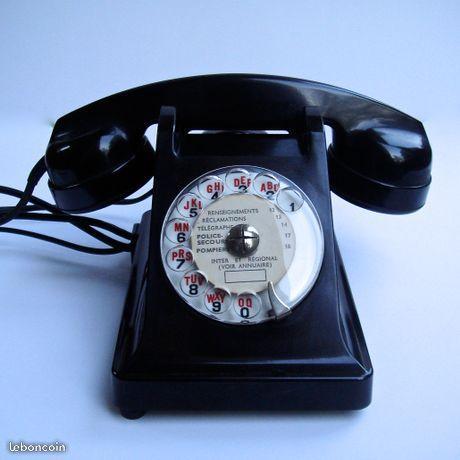 Téléphone en bakélite P et T à cadran 1963