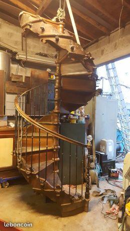 escalier colimaçon ancien noyer