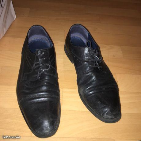 Chaussures noires Bata taille 44 cuir