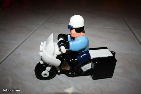 Moto et policier