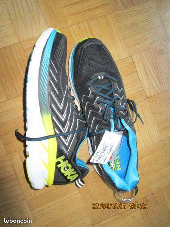 Baskets running Hoka One One Clifton 4