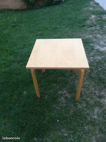 Petite table en bois