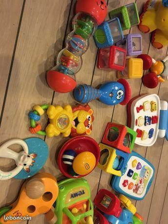 Divers jouets bébé / enfants