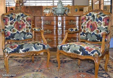 Paire de fauteuils de style Louis XV estampillés