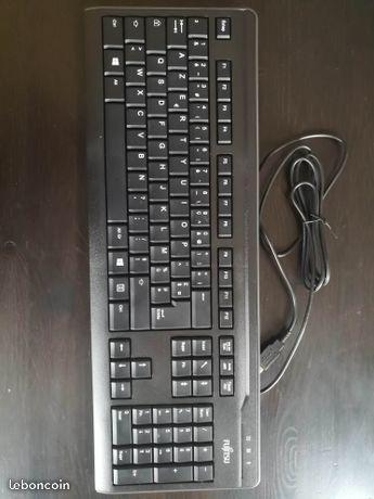 Clavier d' ordinateur en très bon état