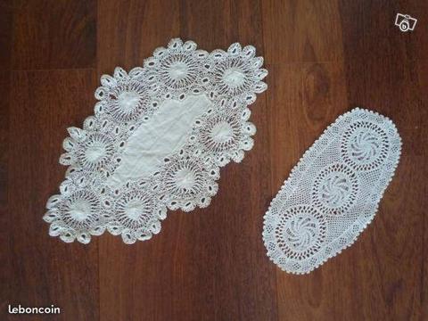 Lot de 2 napperons ovales crochet faits main