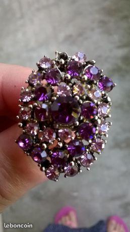 Bague diamantée violette et parme 