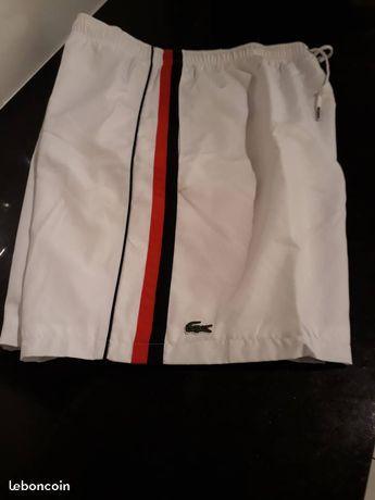 short Lacoste taille 8 neuf