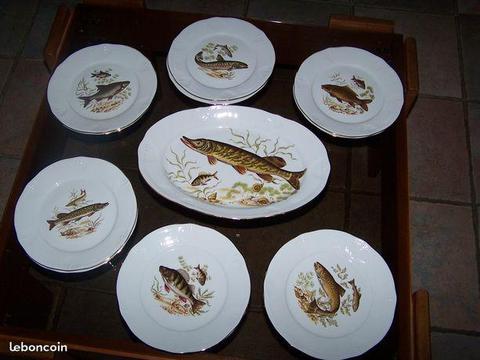 1 plat et 12 assiettes à poisson neufs en limoges