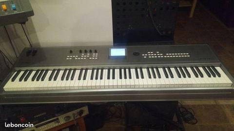 Yamaha MM8 (Toucher lourd) Piano/synthé/workstati