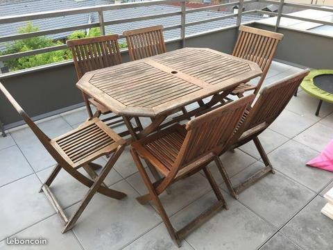 Table et chaises en bois