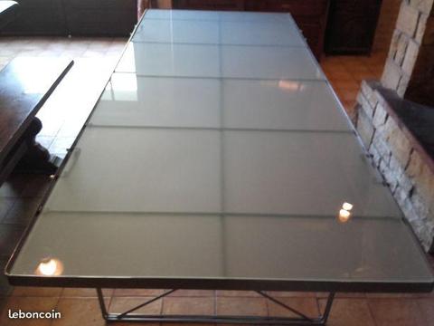 Table haute en verre dépoli