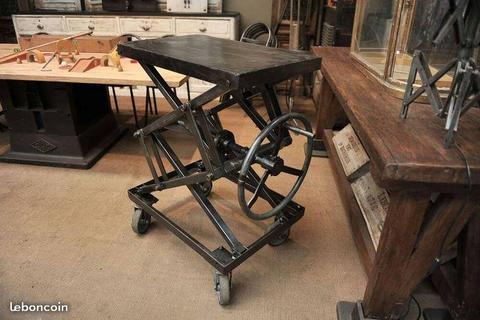 ancienne table industriel elevatrice