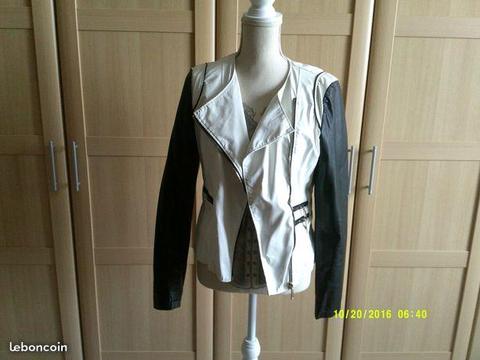 Veste blanche et noire. Cache Cache. Taille 38/40