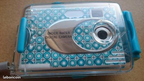 Under water digital camera à pile