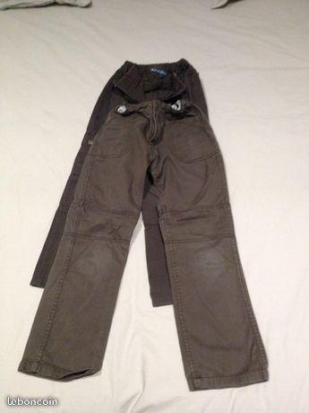 Pantalons kaki et marron taille 10 ans TBE