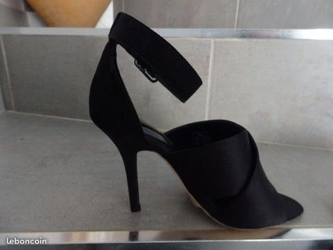 Chaussures noires à talons Zara