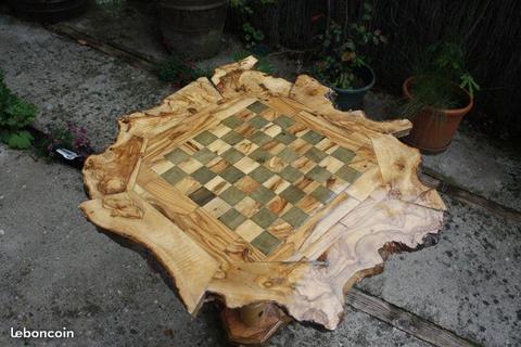 Table jeu d'échecs en bois d'olivier vernis
