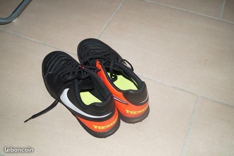 Chaussures de foot nike taille 40