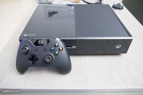 Xbox one 500Go Noire + manette + jeu